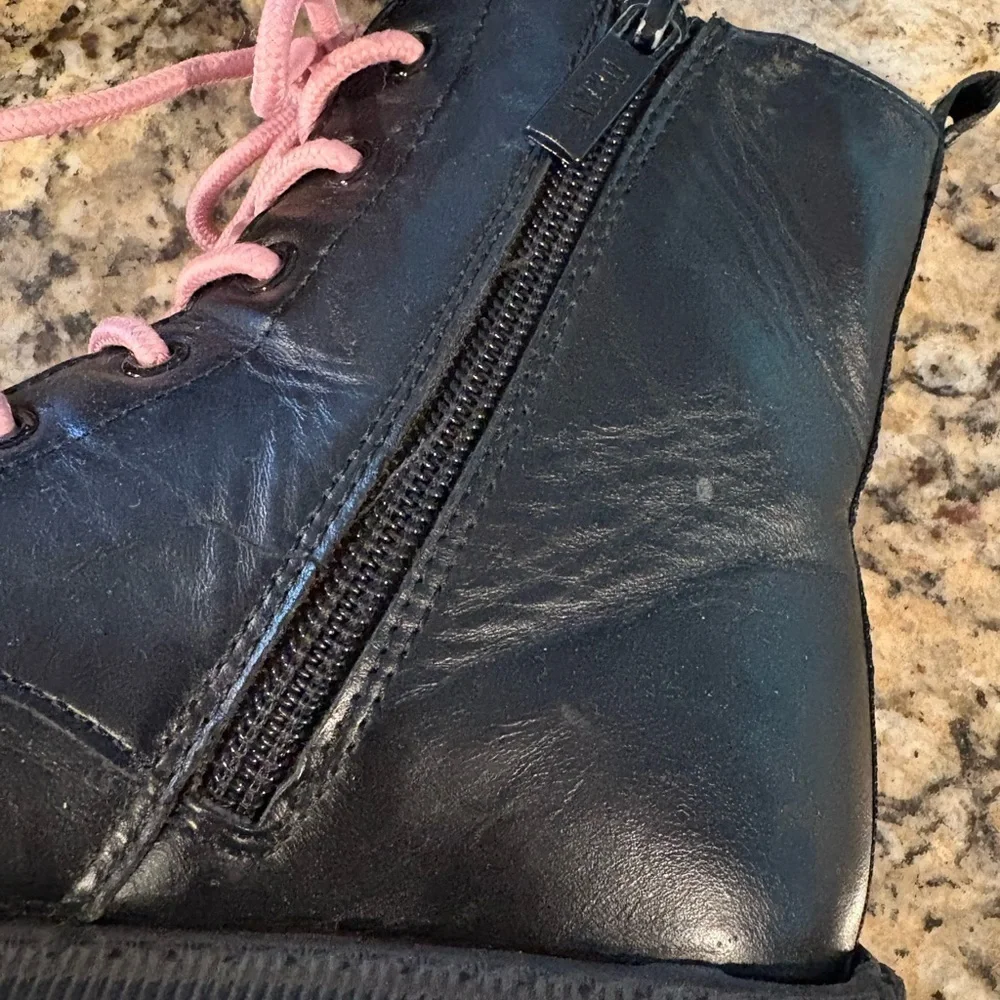 ▪️DKNY Combat Boots